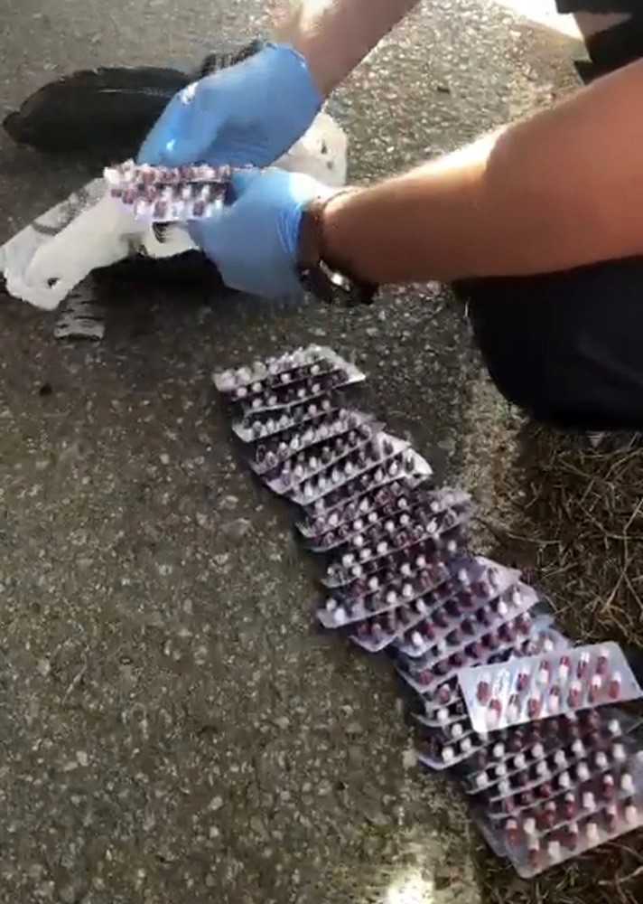 Ara&ccedil;taki &ouml;zel zuladan sentetik hap &ccedil;ıktı: 1 g&ouml;zaltı
