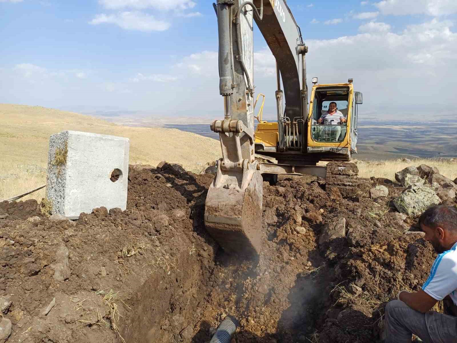 Horasan’ın Mollamelik Mahallesi’nde yarım asırlık su sorunu çözüldü