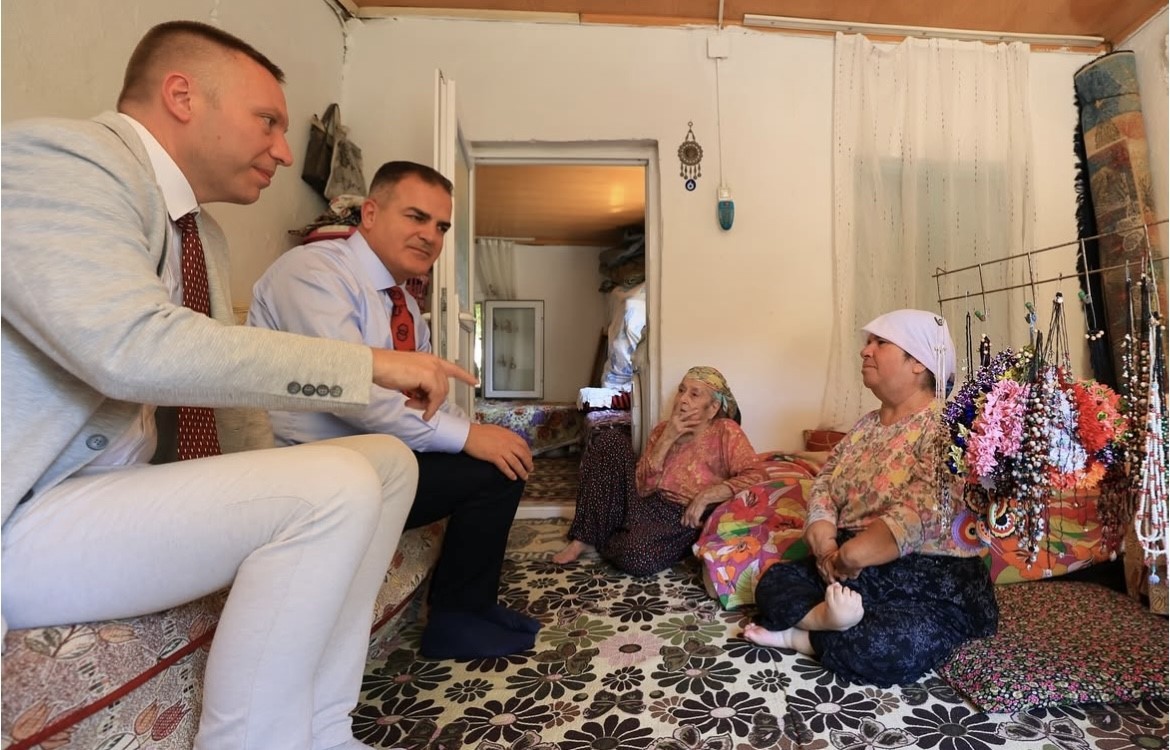 Vali Akbıyık, azmiyle ilham veren Burnak’ı yalnız bırakmadı