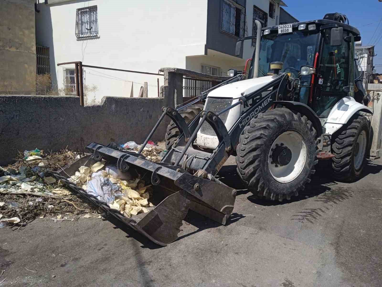 Akdeniz Belediyesinin mobilya, tekstil ve moloz atıklarıyla m&uuml;cadelesi s&uuml;r&uuml;yor
