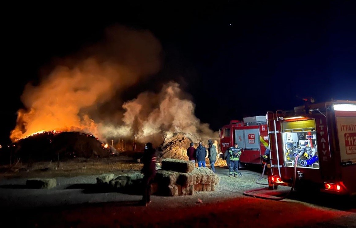 Tekman’da yangın; 2 bin 500 balya ot kül oldu