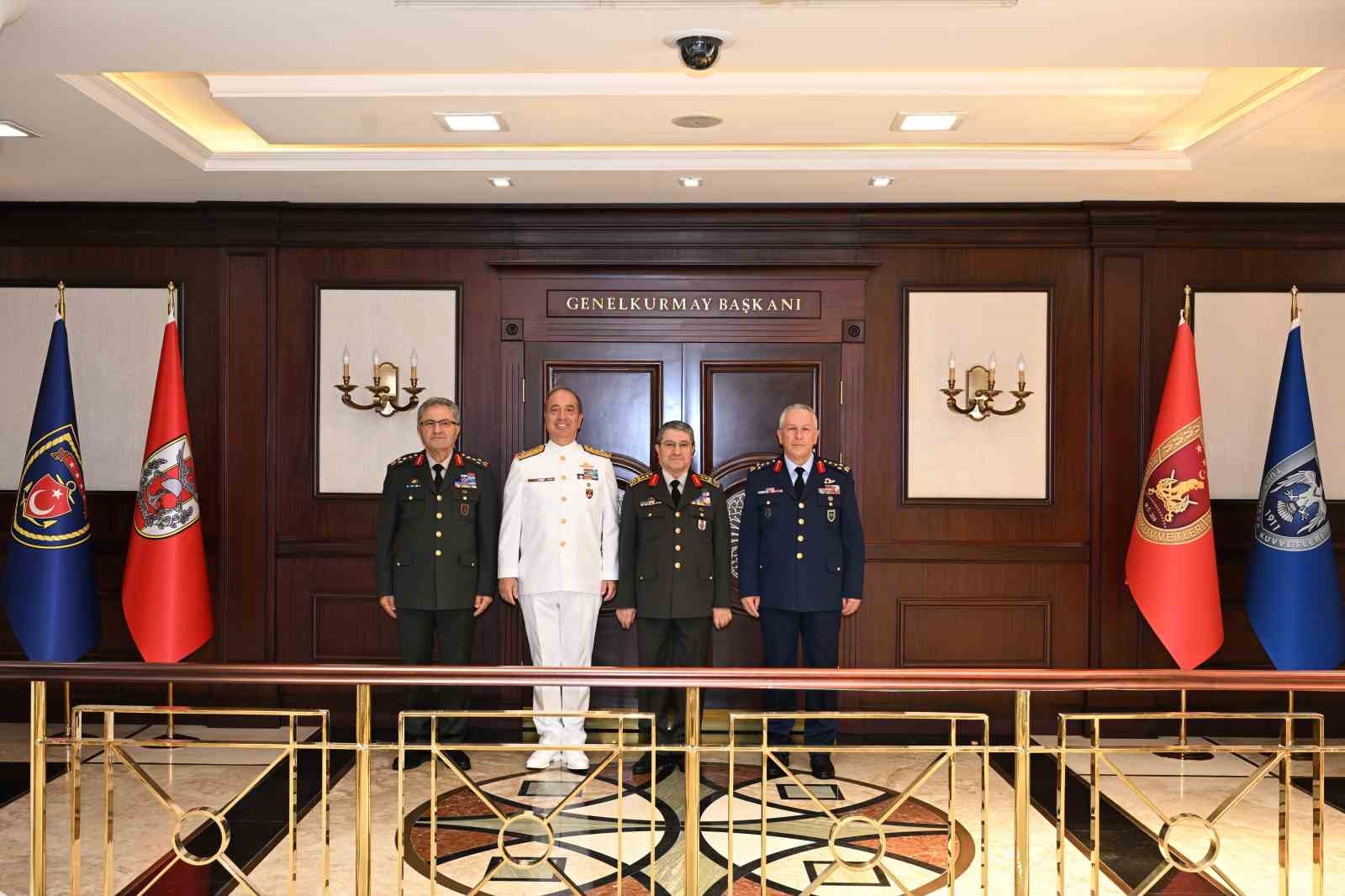 Genelkurmay Başkanı Bayraktaroğlu, kuvvet komutanlarını kabul etti
