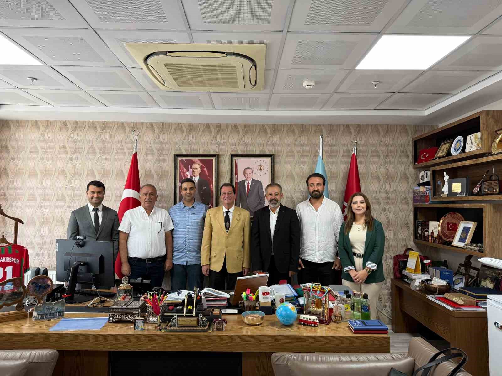 DİKO Başkanı Y&uuml;ksel: "Dicle &Uuml;niversitesi&rsquo;nde Kuyumculuk ve Takı Tasarımı B&ouml;l&uuml;m&uuml;&rsquo;n&uuml;n a&ccedil;ılması i&ccedil;in rekt&ouml;r&uuml;m&uuml;zden talepte bulunduk"
