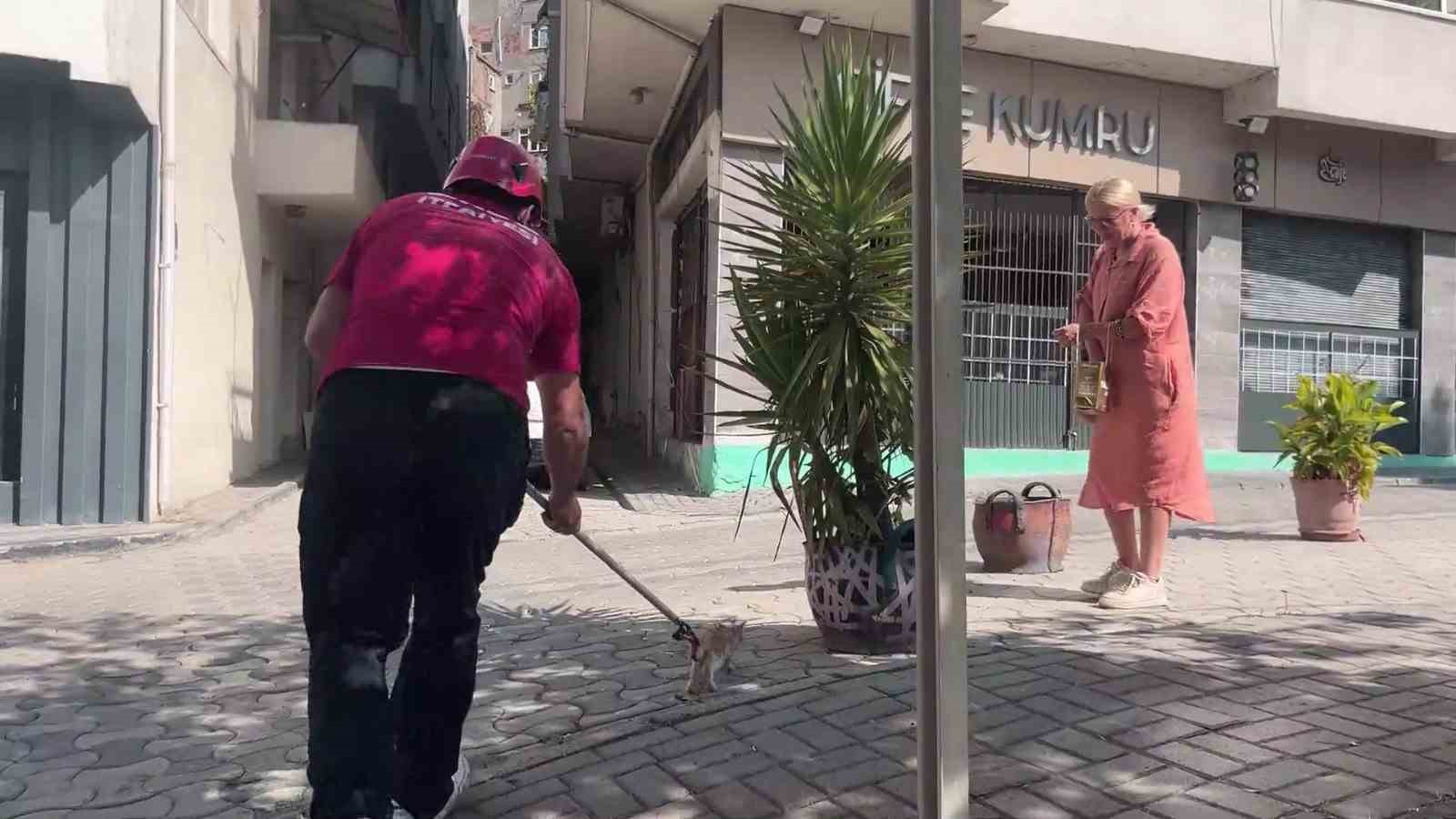 İtfaiyeden kedi kurtarma operasyonu
