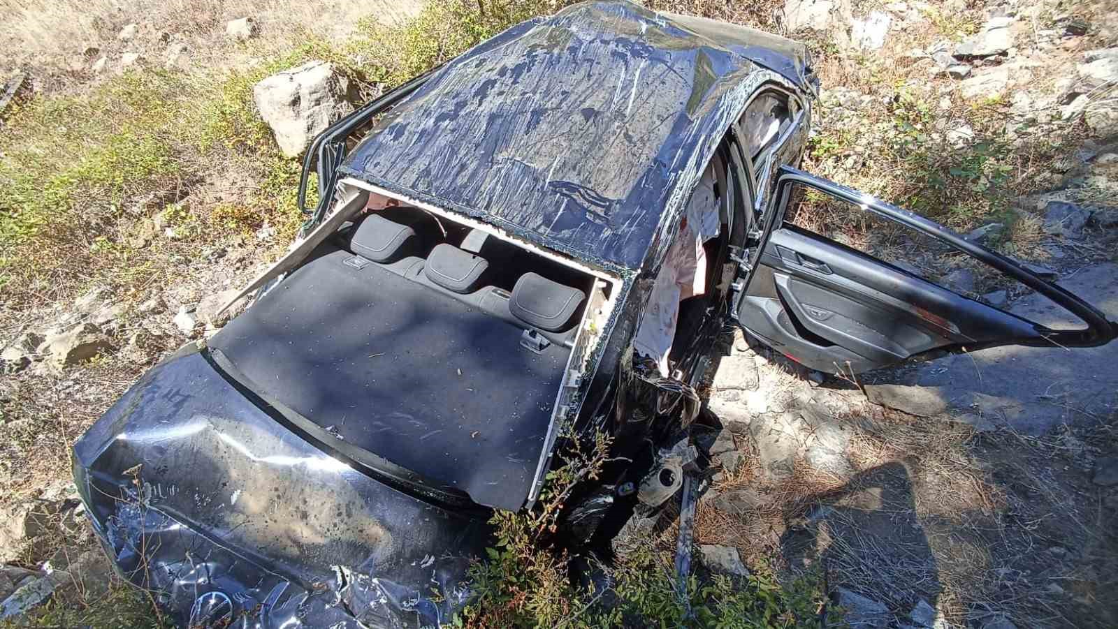 Otomobil hurdaya döndü, sürücüsü yaralı kurtuldu