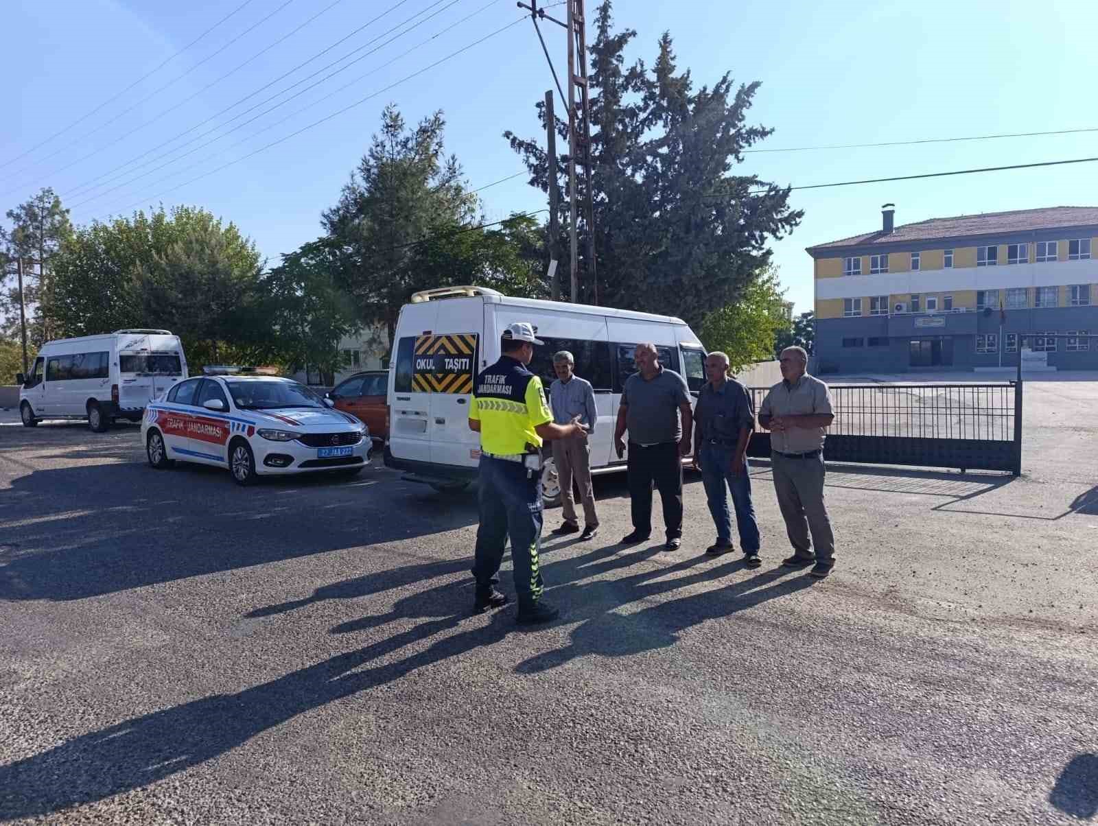 Jandarmadan 534 okul &ouml;n&uuml;-&ccedil;evresi ile servis ara&ccedil;larına y&ouml;nelik uygulama
