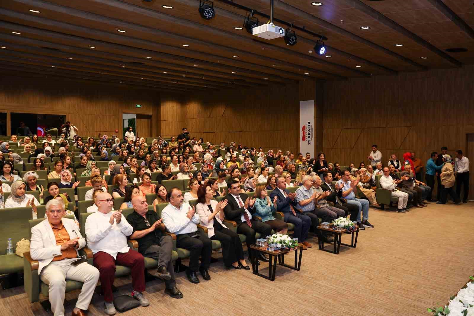 GastroANTEP kapsamında Antep İşi&rsquo;nin D&uuml;n&uuml;, Bug&uuml;n&uuml; ve Yarını" konulu panel d&uuml;zenlendi
