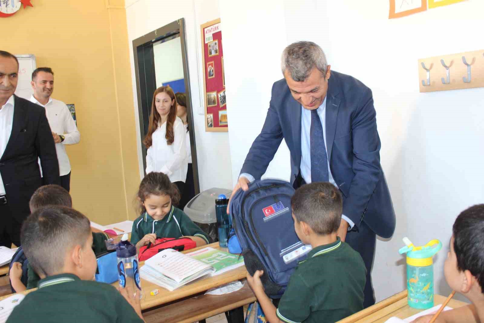 TKDK Malatya’dan kırsaldaki öğrencilere eğitim seti desteği