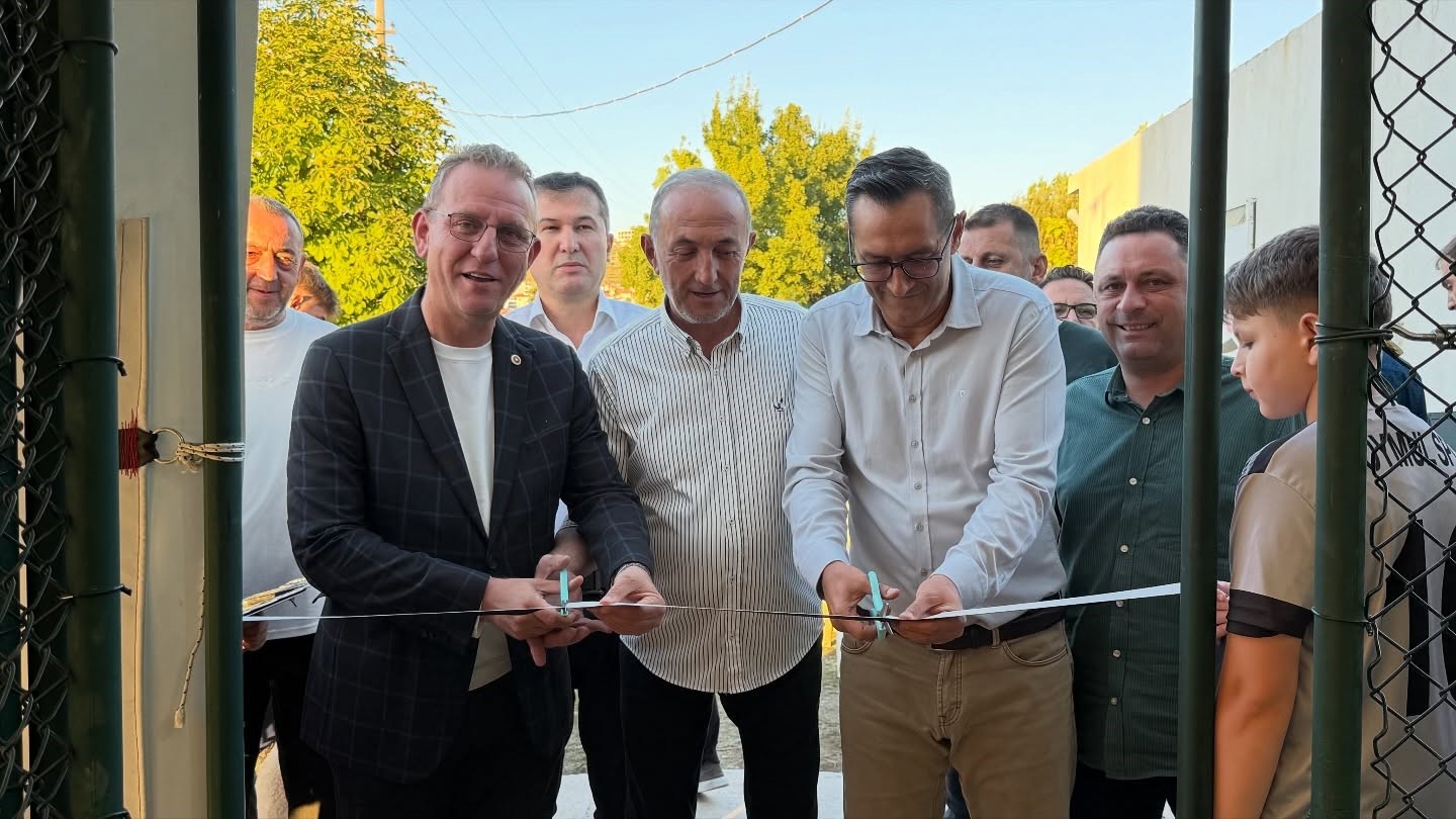 Tavşanlı’da yenilenen Moymul Spor Kulübü Kapalı Halı Sahası hizmete açıldı