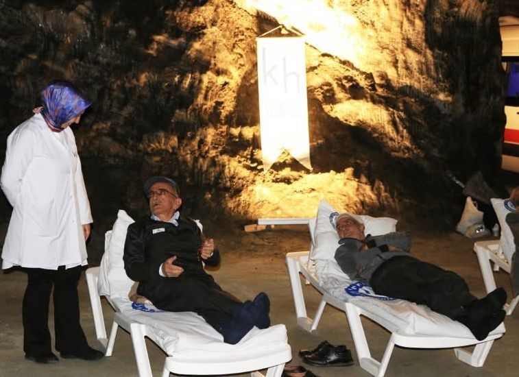 Nefes alabilmek i&ccedil;in yerin 150 metre altında şifa arıyorlar
