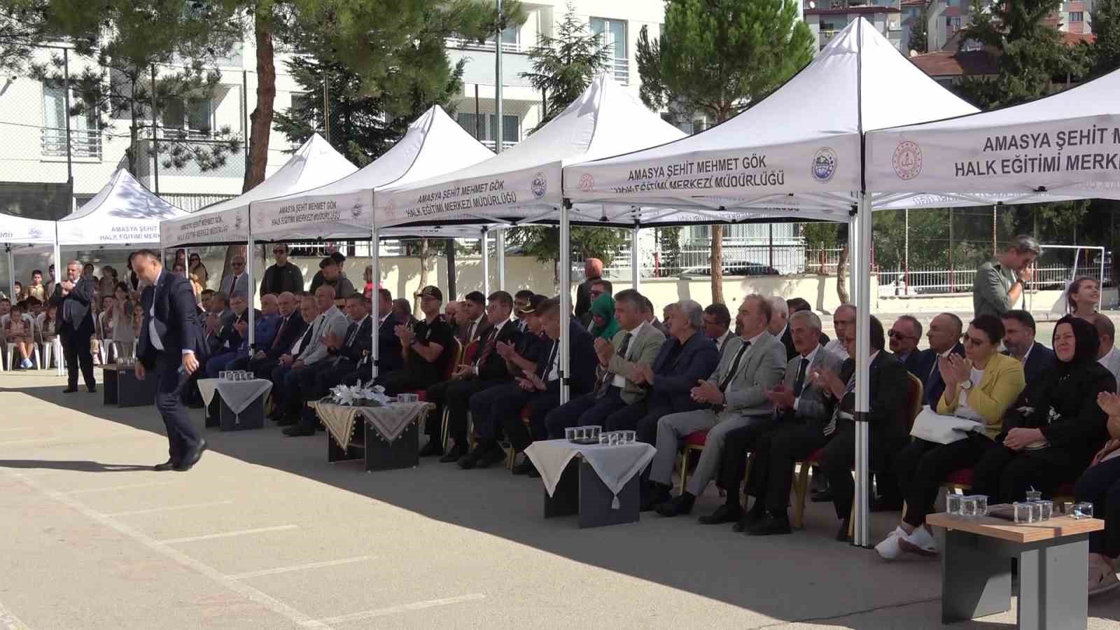 Amasya’da öğrencilere kötü örnek olan tören krizi: Başkan eleştirdi, vali cevap verdi