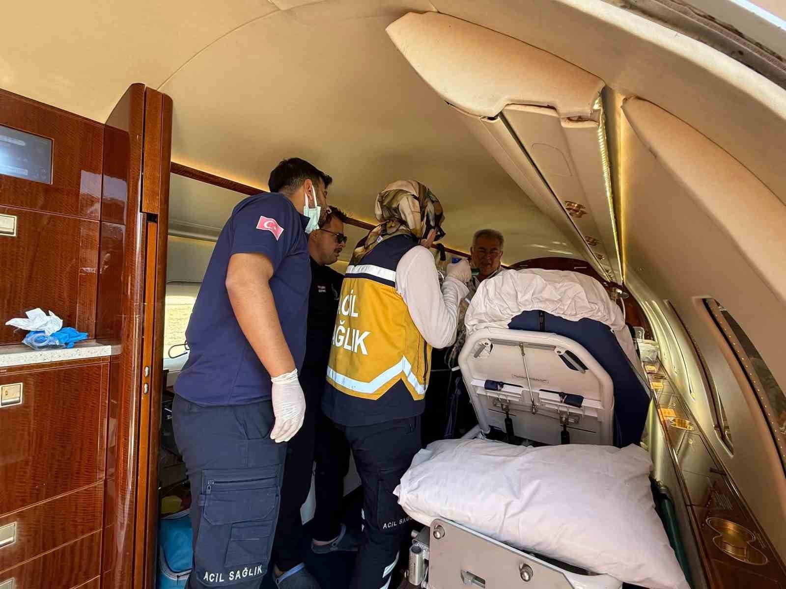 Siirt’teki hasta, ambulans uçakla İstanbul’a sevk edildi