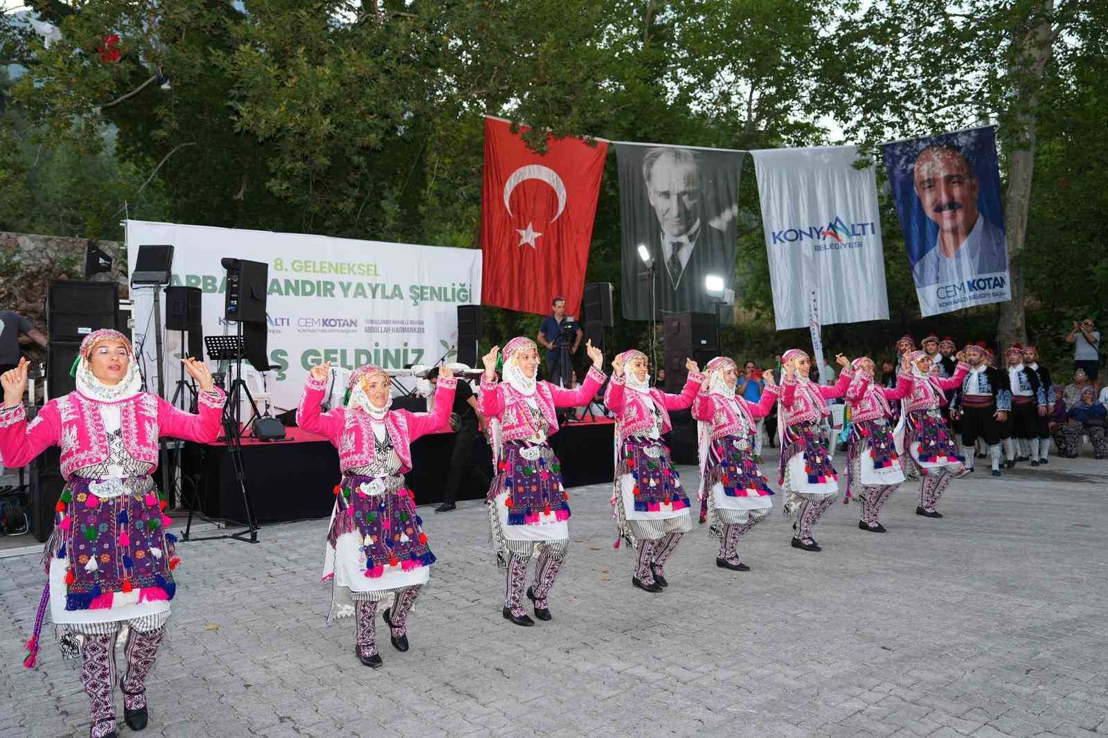 Konyaaltı Halk Oyunları Topluluğu yeni üyelerini arıyor