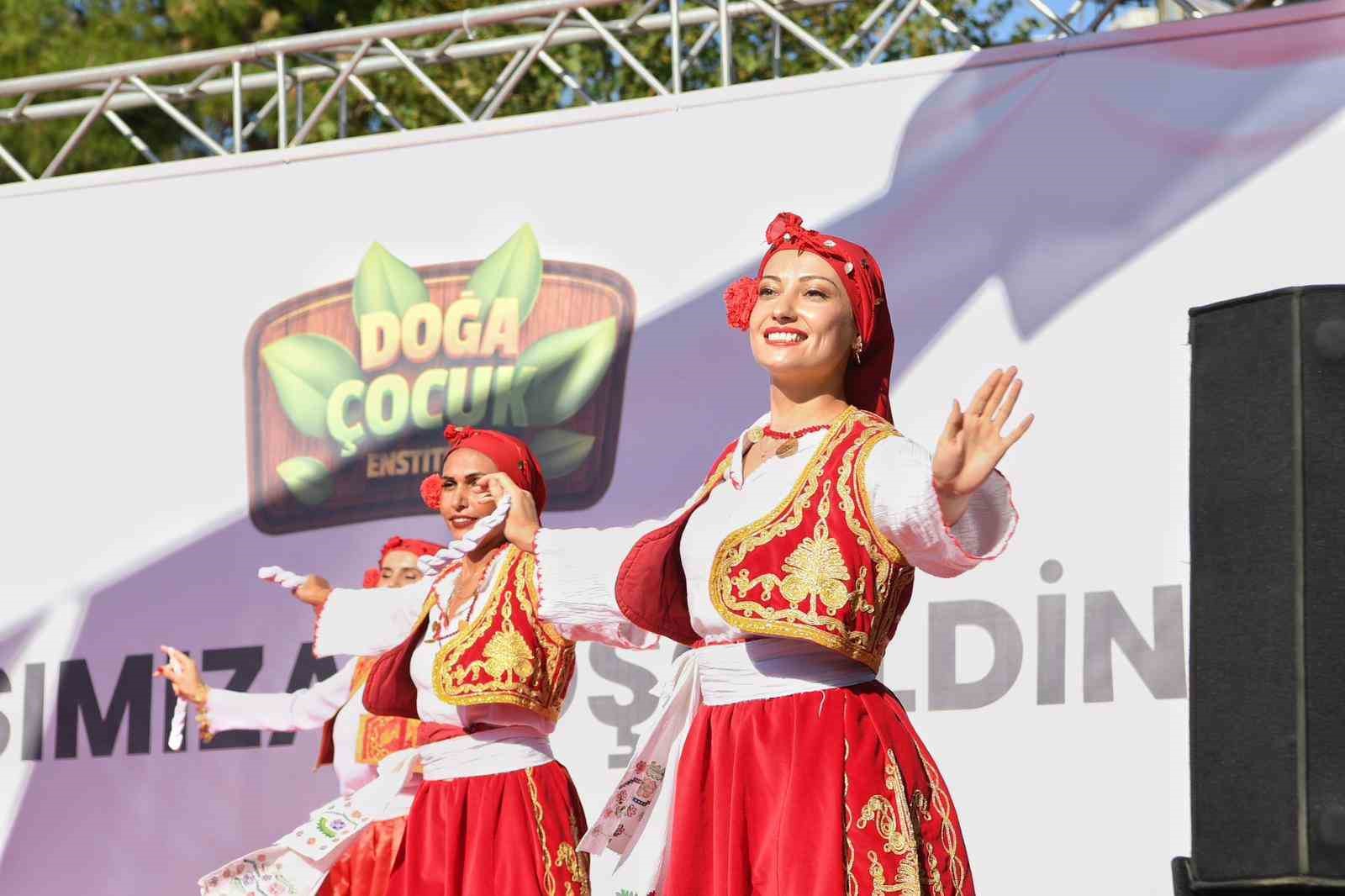 Konyaaltı Halk Oyunları Topluluğu yeni &uuml;yelerini arıyor
