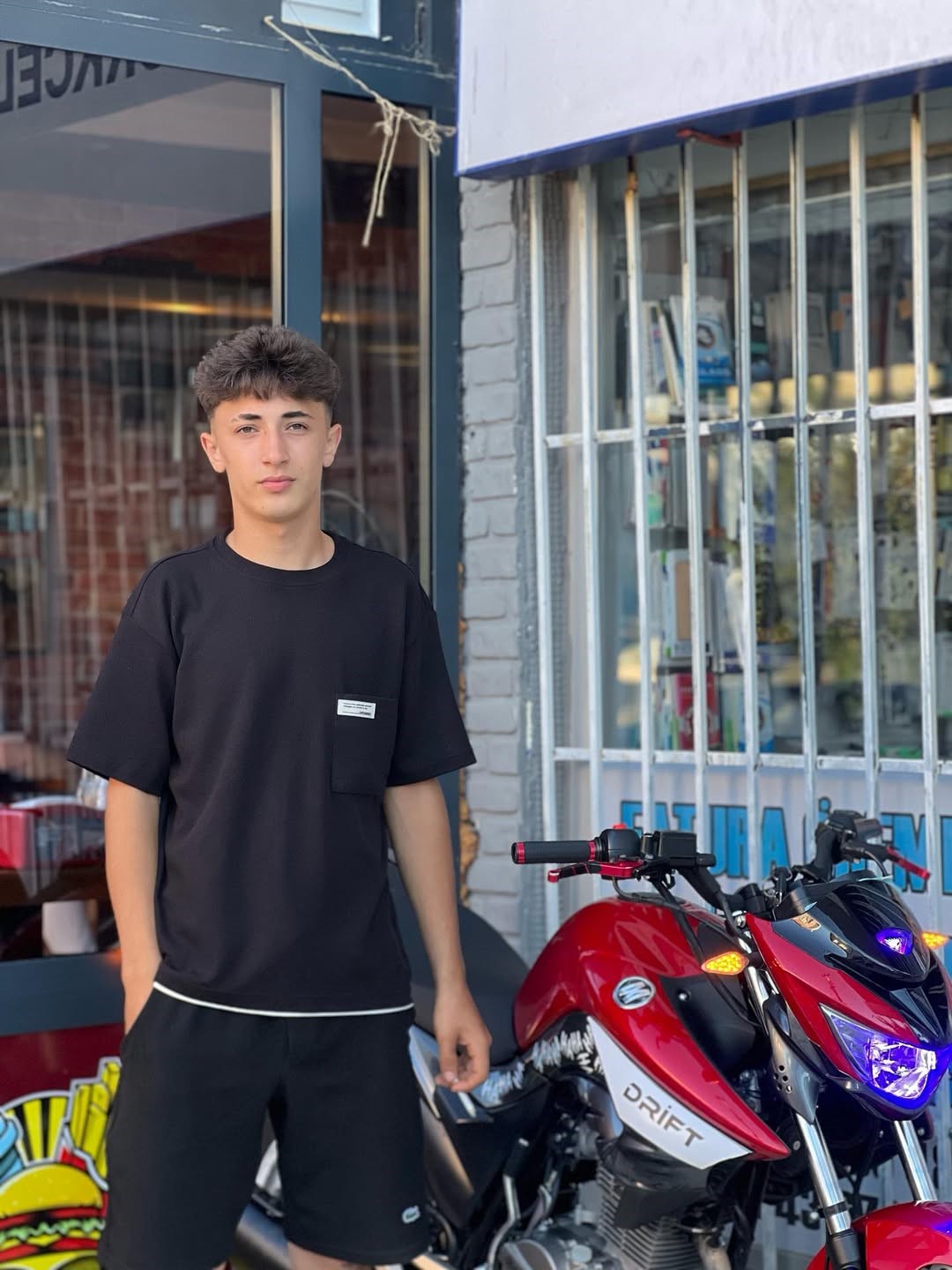 Tekirdağ&rsquo;da 17 yaşındaki motosikletliyi hayattan koparan feci kaza kameraya yansıdı
