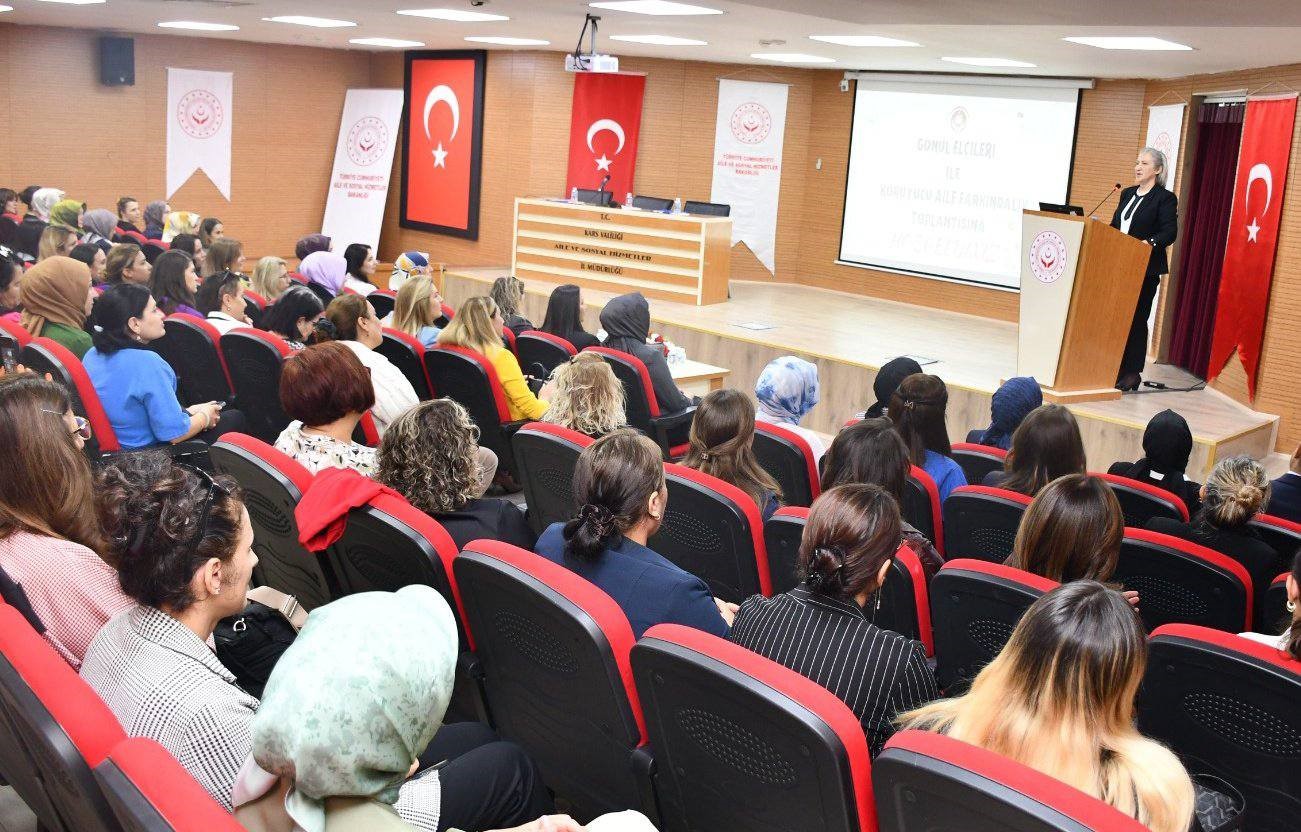 Kars&rsquo;ta g&ouml;n&uuml;l el&ccedil;ileri ile koruyucu aile farkındalık toplantısı d&uuml;zenlendi
