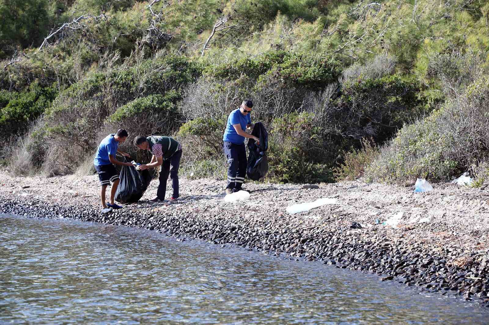 Muğla Büyükşehir’den araç ulaşımı olmayan koylarda temizlik