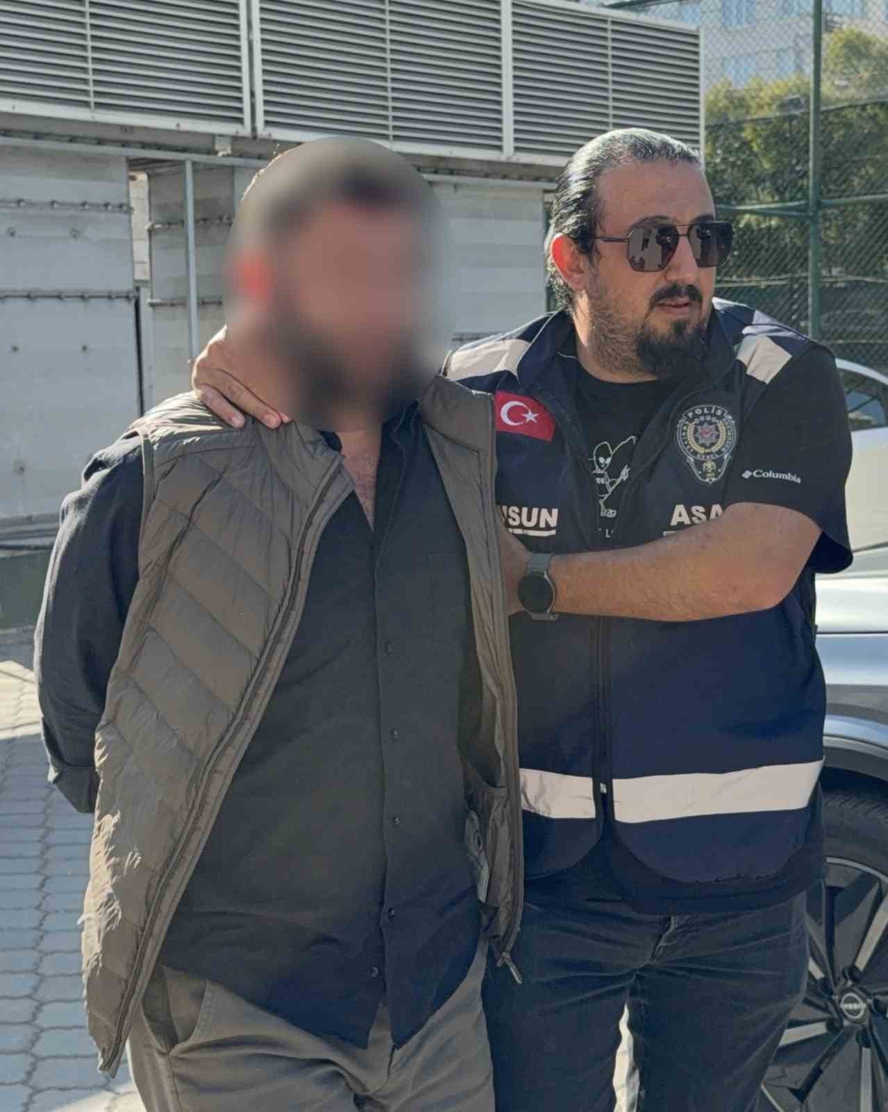 Sokak ortasında silahla dehşet sa&ccedil;ıp 3 kişiyi vuranlar adliyeye sevk edildi
