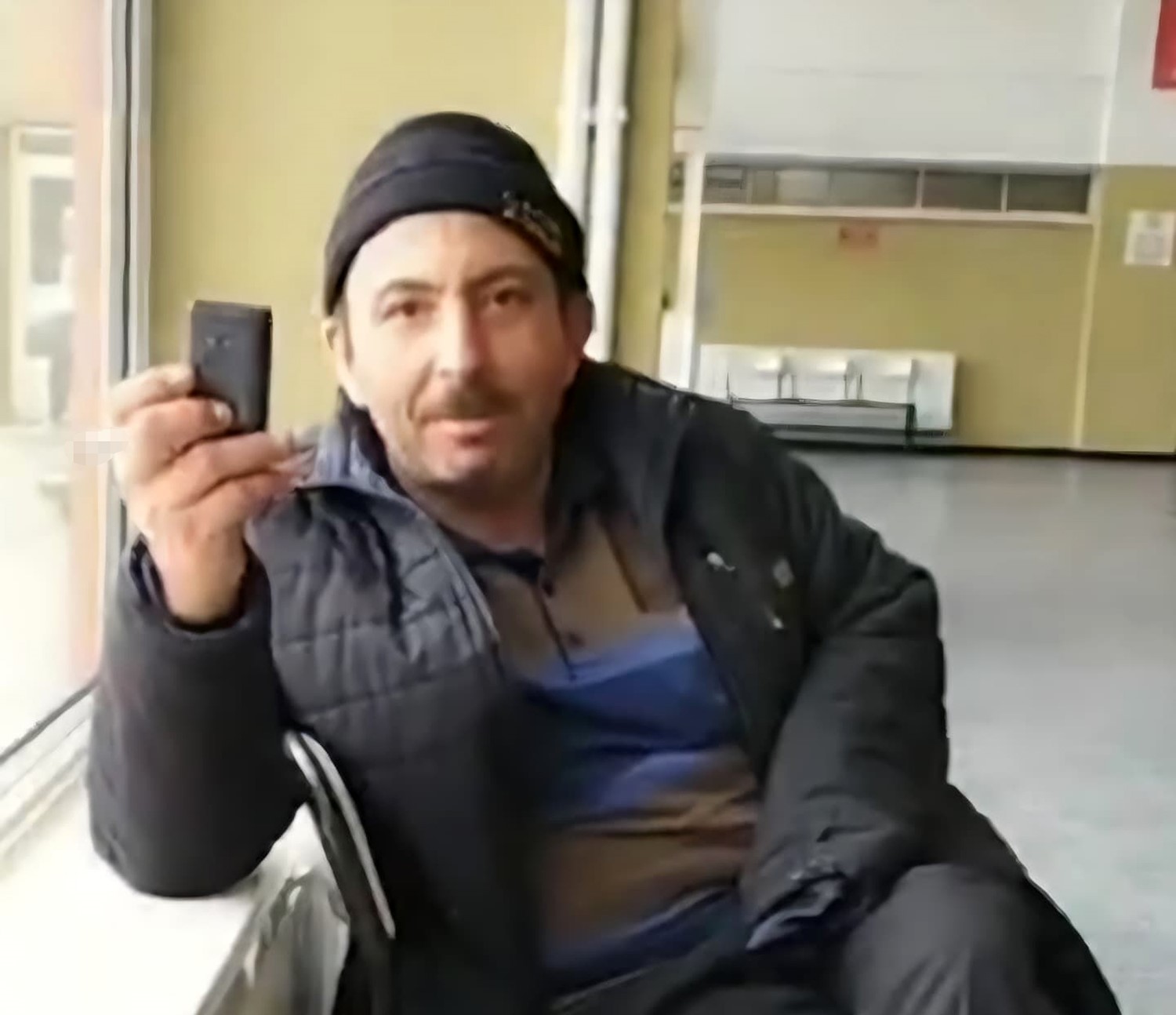 Evinin balkonundan d&uuml;şen adam hayatını kaybetti
