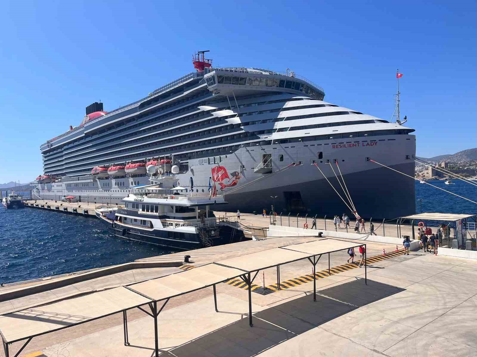 2 bin 521 yolcuyla Bodrum&rsquo;a geldi
