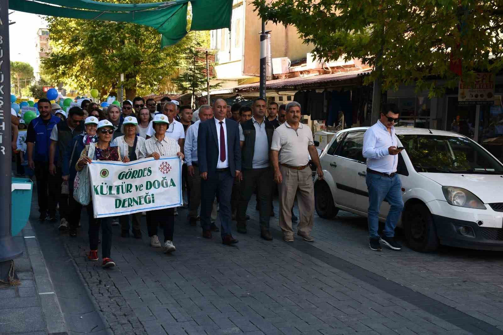 Gördes’te "Yeşil Vatan" temalı farkındalık yürüyüşü düzenlendi