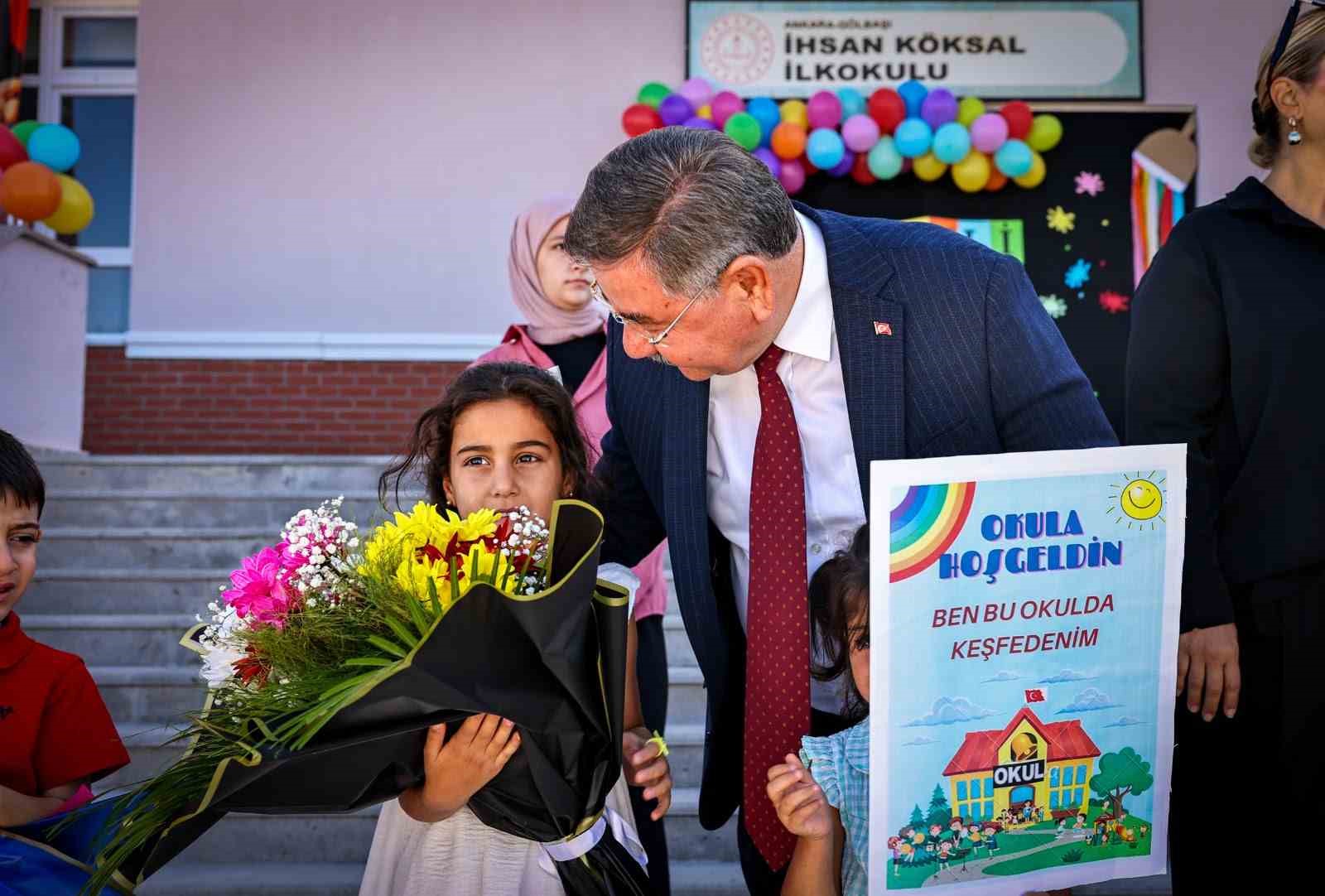 G&ouml;lbaşı Belediyesi&rsquo;nden &ouml;ğrencilere &lsquo;Renkli Bir Yıla Merhaba&rsquo; etkinliği
