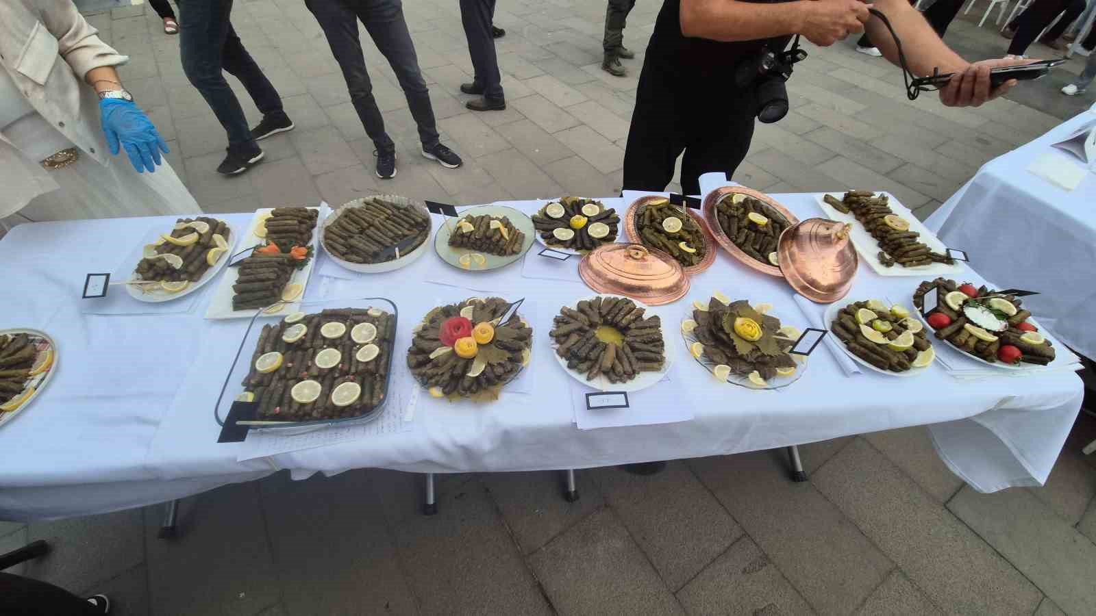 Bağ Bozumu Şenliği’nde sarmalar yarıştı