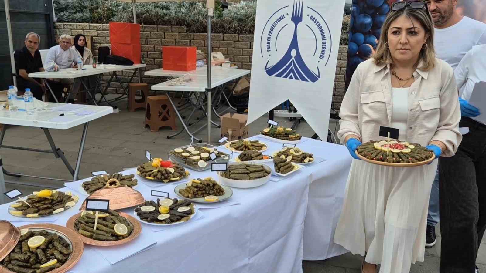 Bağ Bozumu Şenliği&rsquo;nde sarmalar yarıştı
