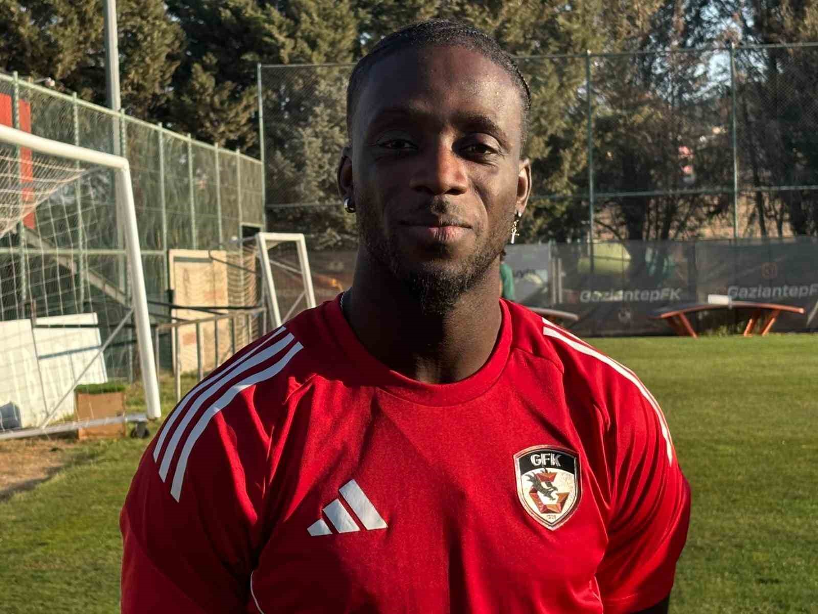 Myenty Abena: "Trabzonspor maçını kazanarak yakaladığımız havayı sürdürmek istiyoruz"