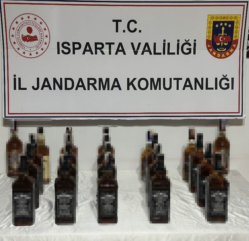 Isparta&rsquo;da jandarmadan 3 farklı ka&ccedil;ak&ccedil;ılık operasyonunda 4 g&ouml;zaltı
