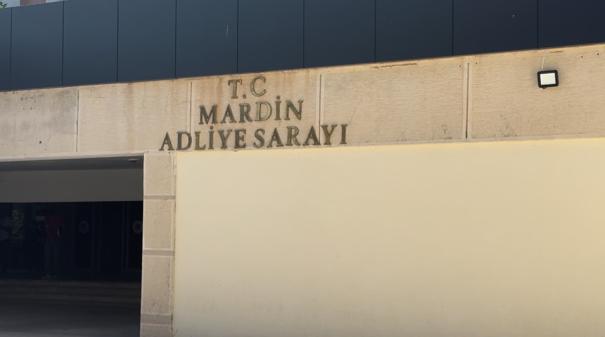 Mardin’de babasını patlayıcıyla öldürmek istediği öne sürülen sanığın yargılanması başladı