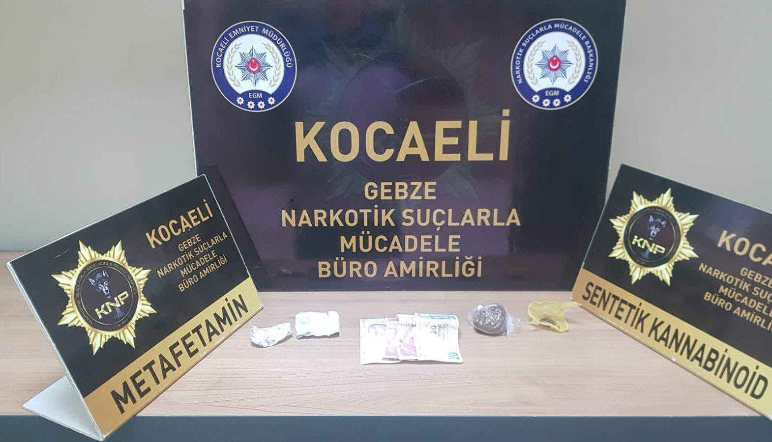 Kocaeli&rsquo;de 700 paket g&uuml;mr&uuml;k ka&ccedil;ağı sigara ele ge&ccedil;irildi
