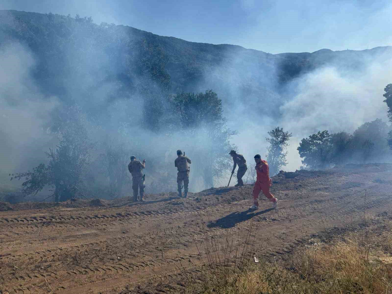 Tunceli’de kırsal alanda çıkan yangın söndürüldü: Soğutma çalışmaları sürüyor