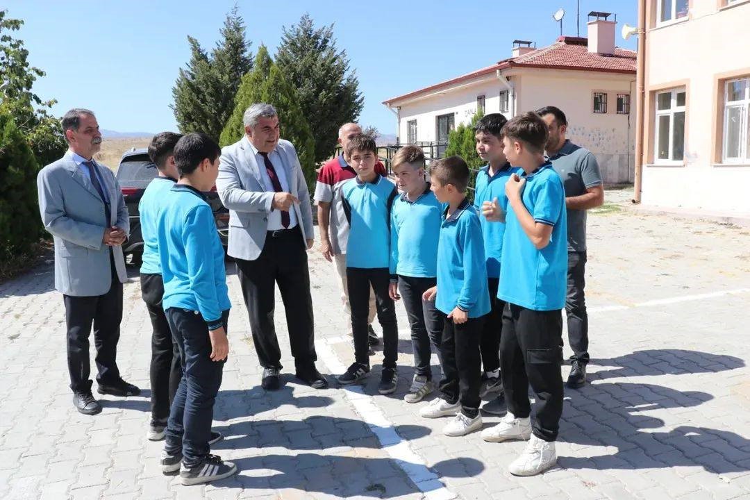 S&uuml;nnetci &ouml;ğrencilere rehberlik ve y&ouml;nlendirmelerde bulundu
