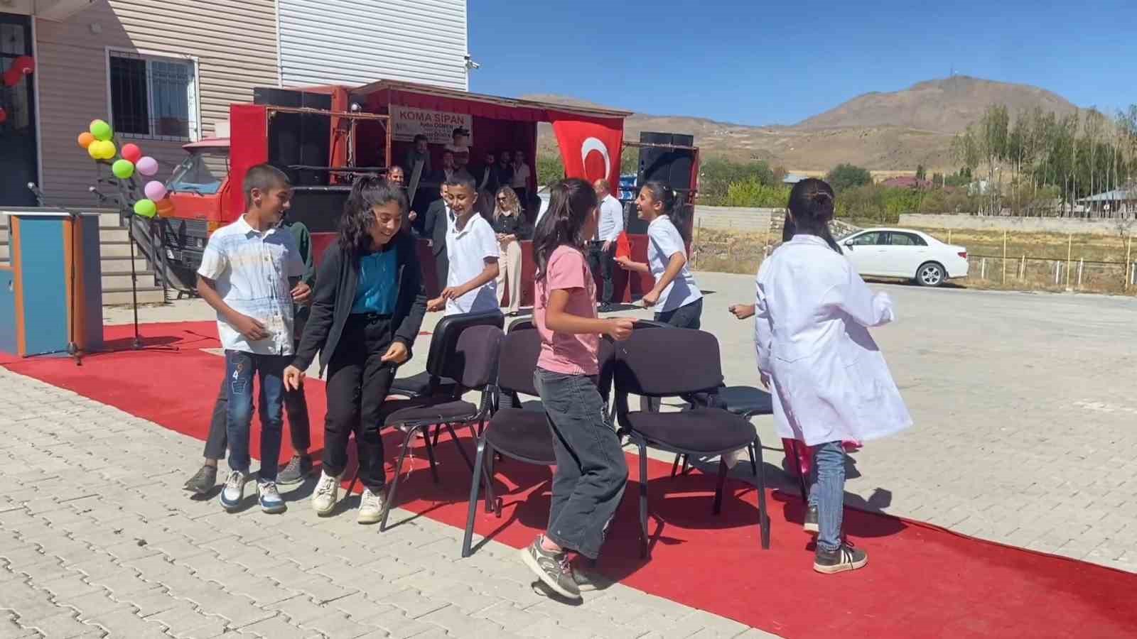 Aydınlar beldesinde İlköğretim Haftası coşkuyla kutlandı