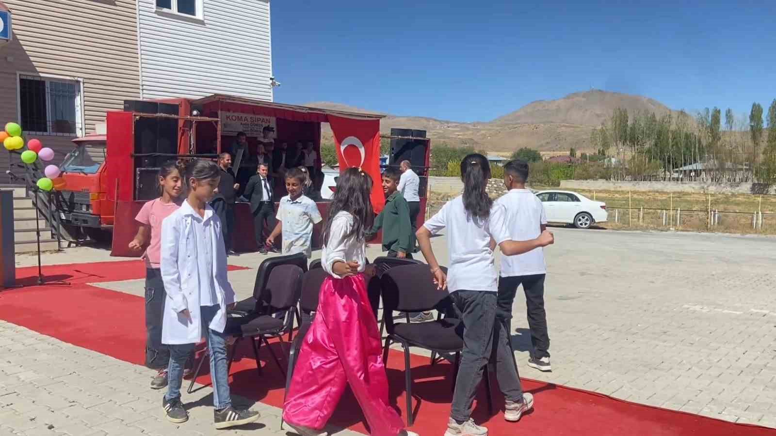 Aydınlar beldesinde İlk&ouml;ğretim Haftası coşkuyla kutlandı
