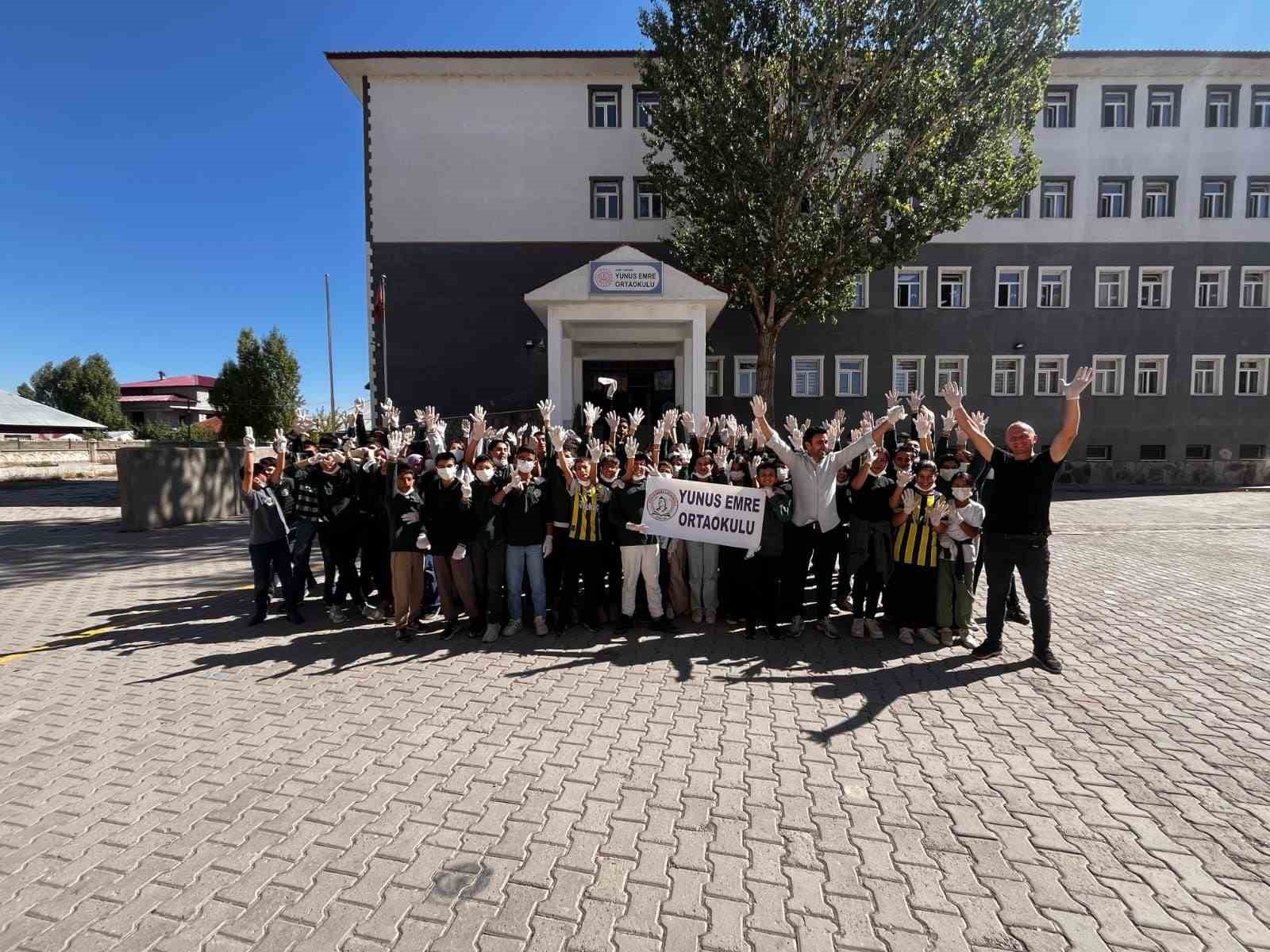 Patnos’ta öğrencilerden örnek davranış