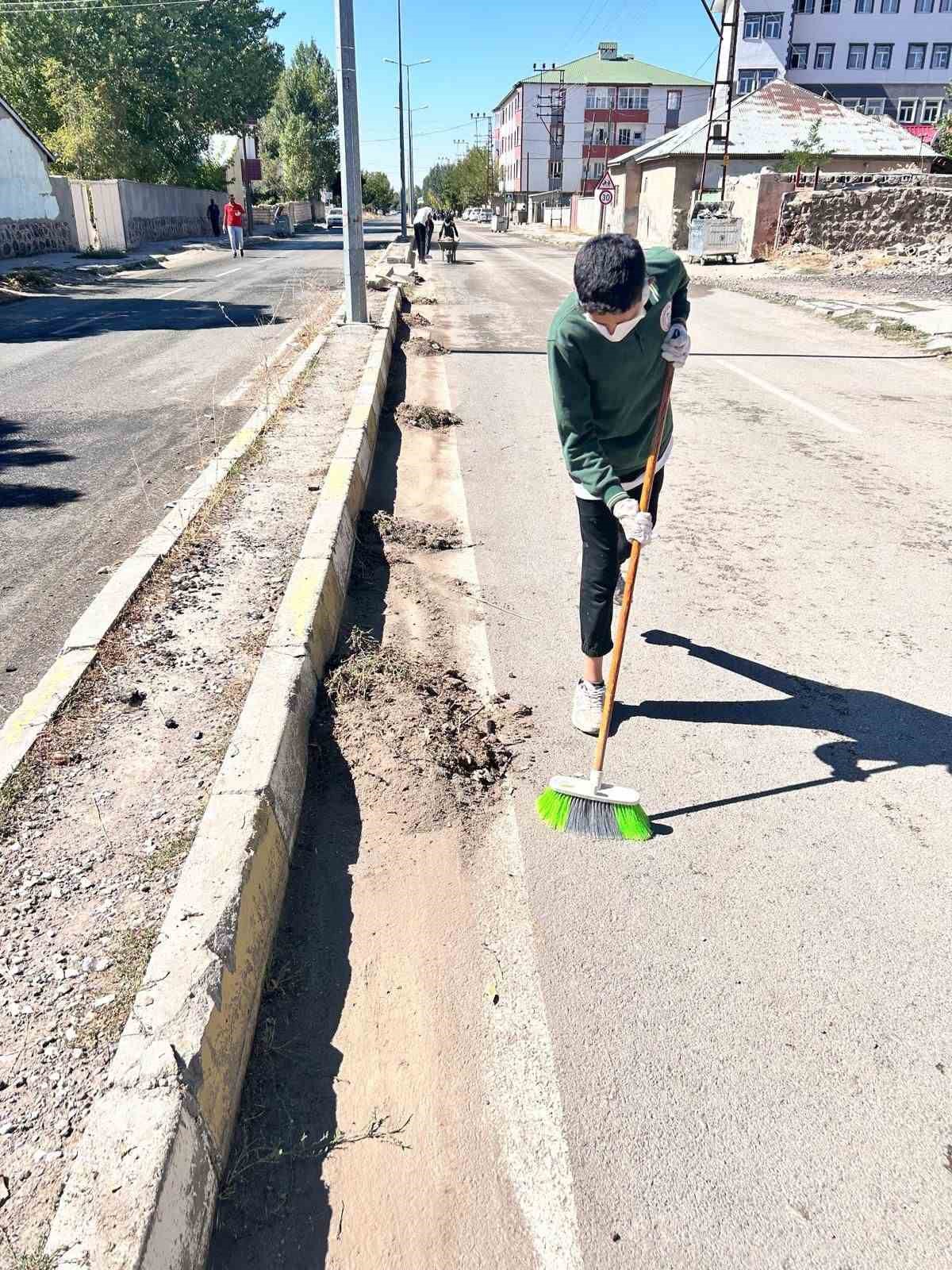 Patnos&rsquo;ta &ouml;ğrencilerden &ouml;rnek davranış
