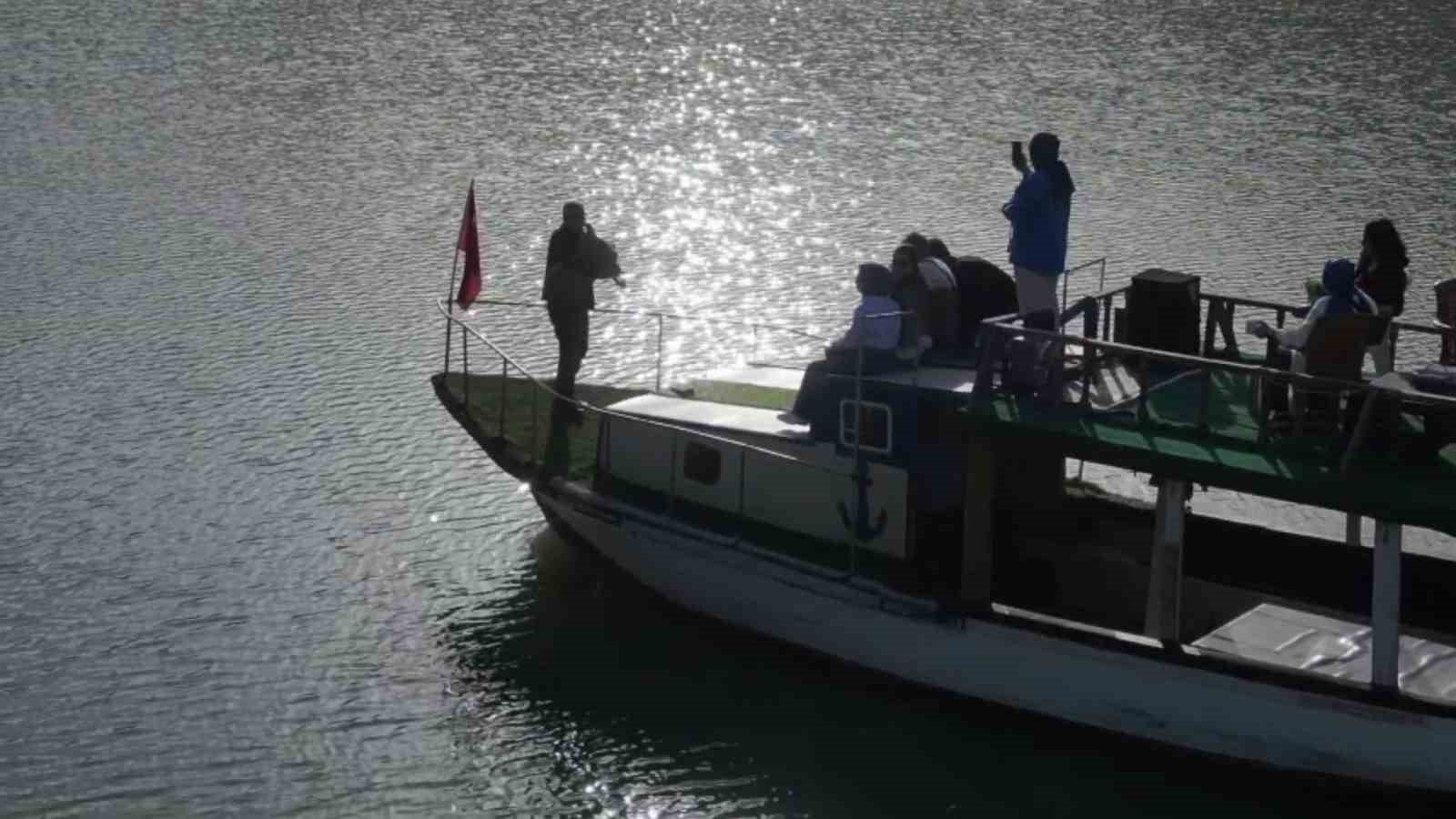 Tortum Gölü’nde Karadeniz ezgileri yankılandı