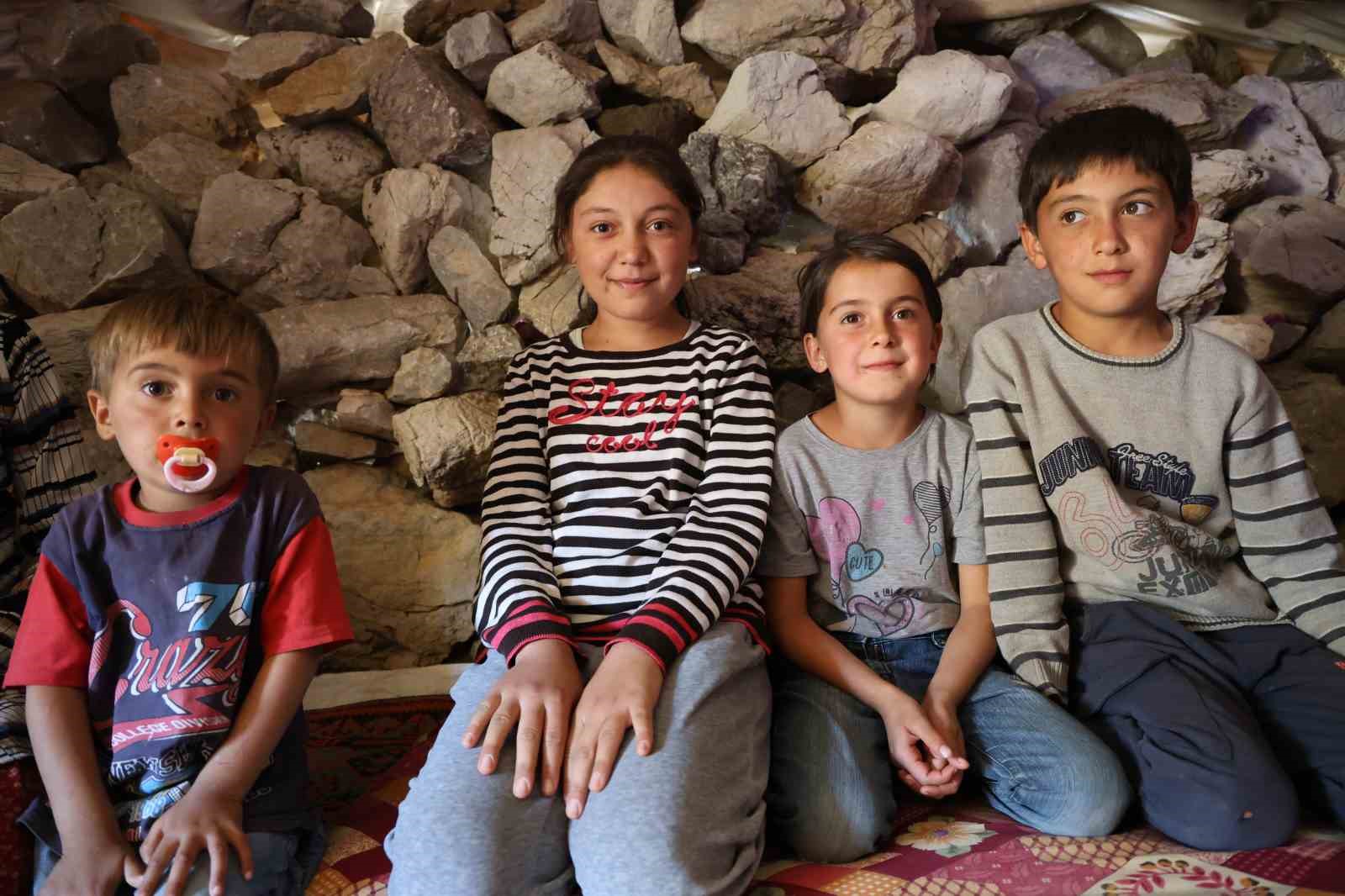 Yaz yaylalarda ge&ccedil;ti: Yaylacılar d&ouml;n&uuml;şe hazırlanıyor
