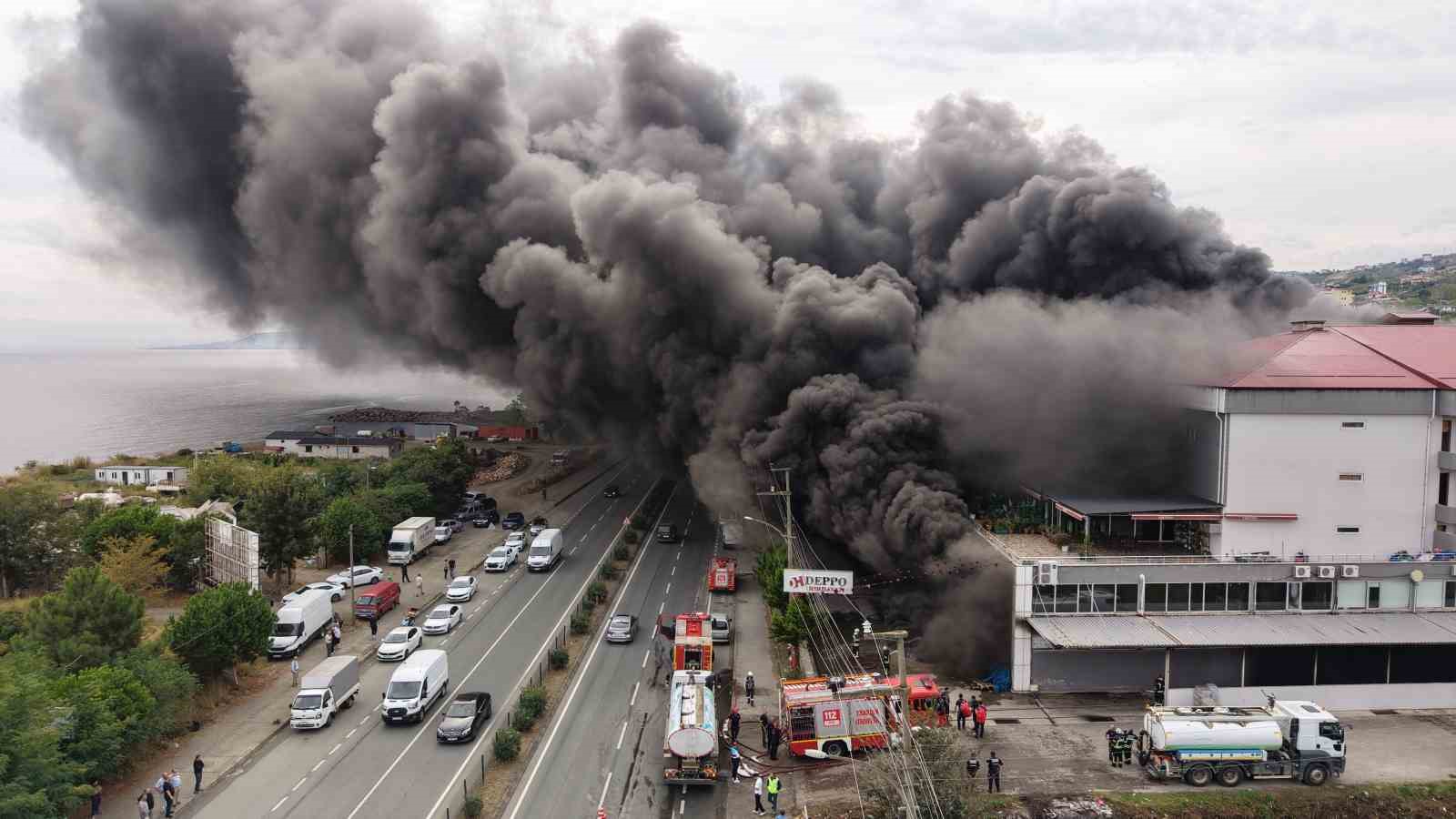 Trabzon’da AVM’de yangın