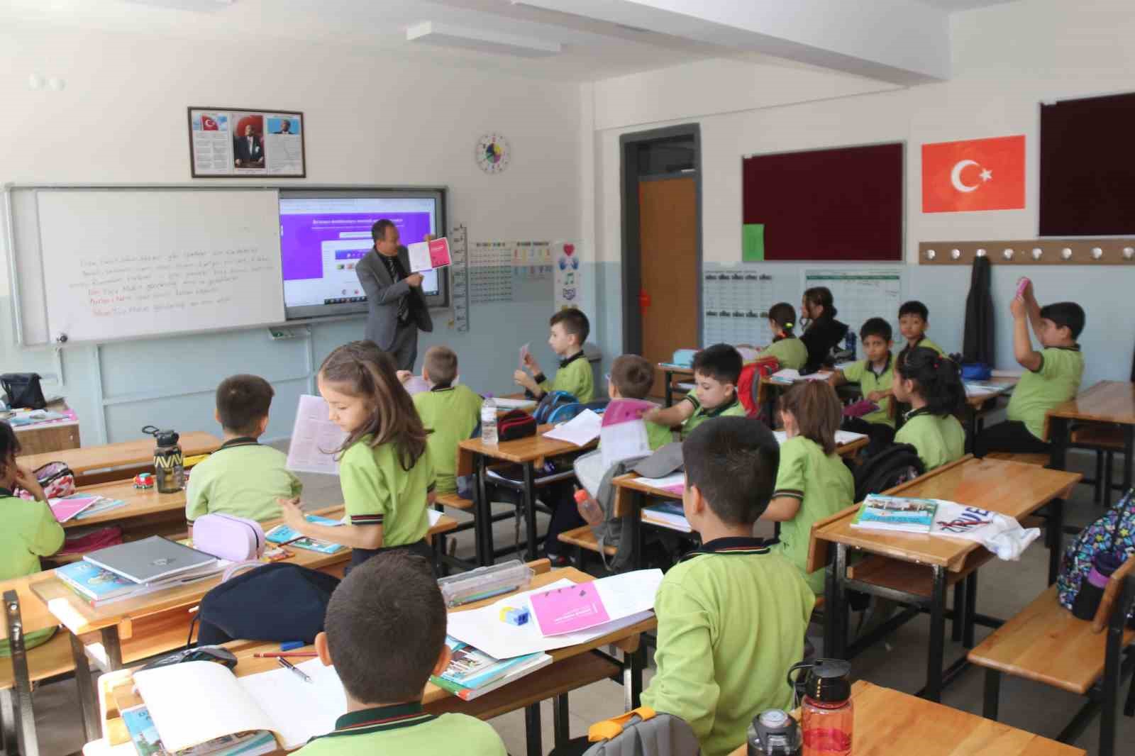 Öğrenciler için güvenli ve bilinçli eğitim başladı