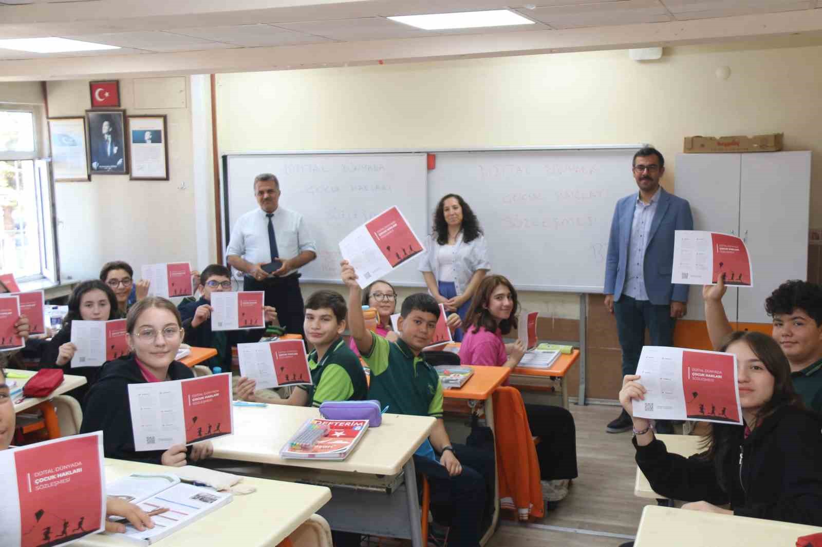 &Ouml;ğrenciler i&ccedil;in g&uuml;venli ve bilin&ccedil;li eğitim başladı
