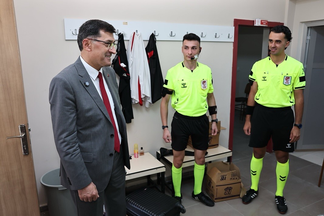 Başkan Kahveci’den genç futbolculara tam destek