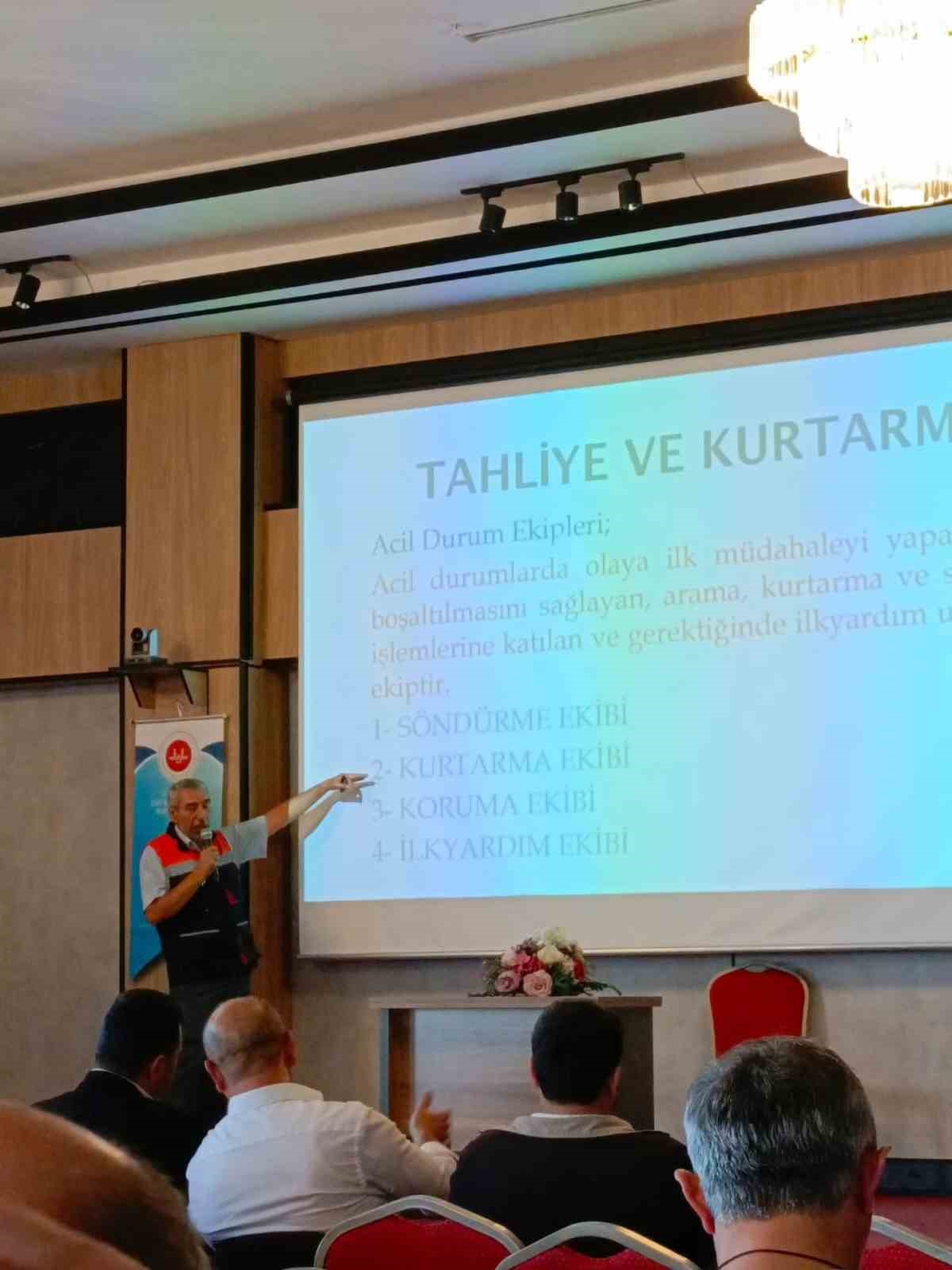 Din g&ouml;revlileri i&ccedil;in iş sağlığı ve g&uuml;venliği eğitimleri s&uuml;r&uuml;yor
