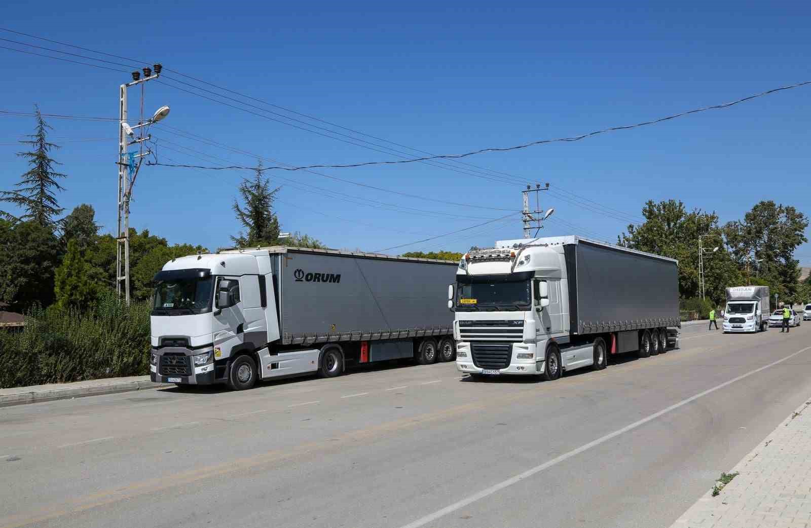 Van&rsquo;da usuls&uuml;z park yapan tırlara y&ouml;nelik denetim yaptı
