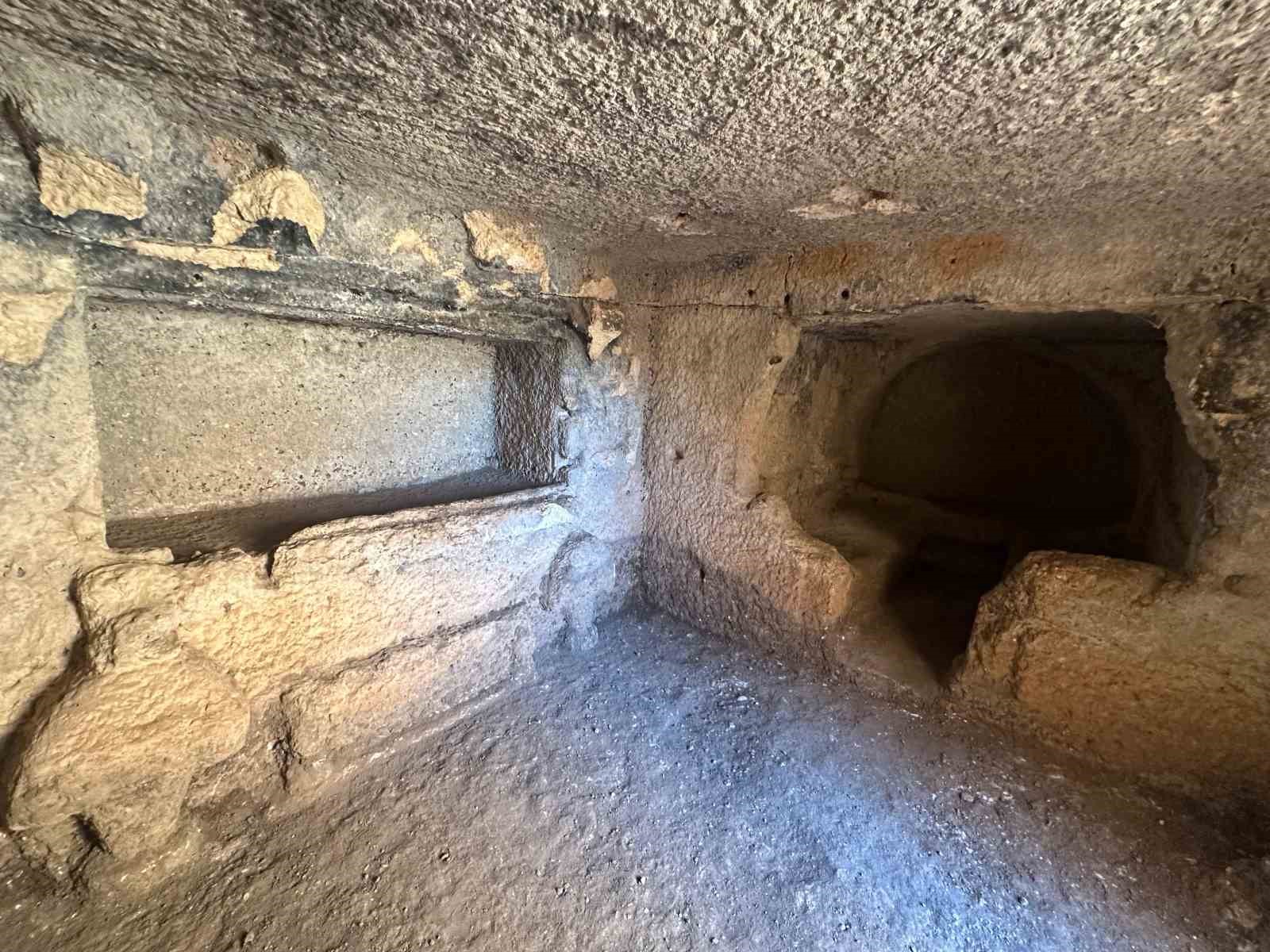 Temizlenen Turuş Kaya Mezarları&rsquo;nda birbirinden ilgin&ccedil; kabartmalar ortaya &ccedil;ıkıyor
