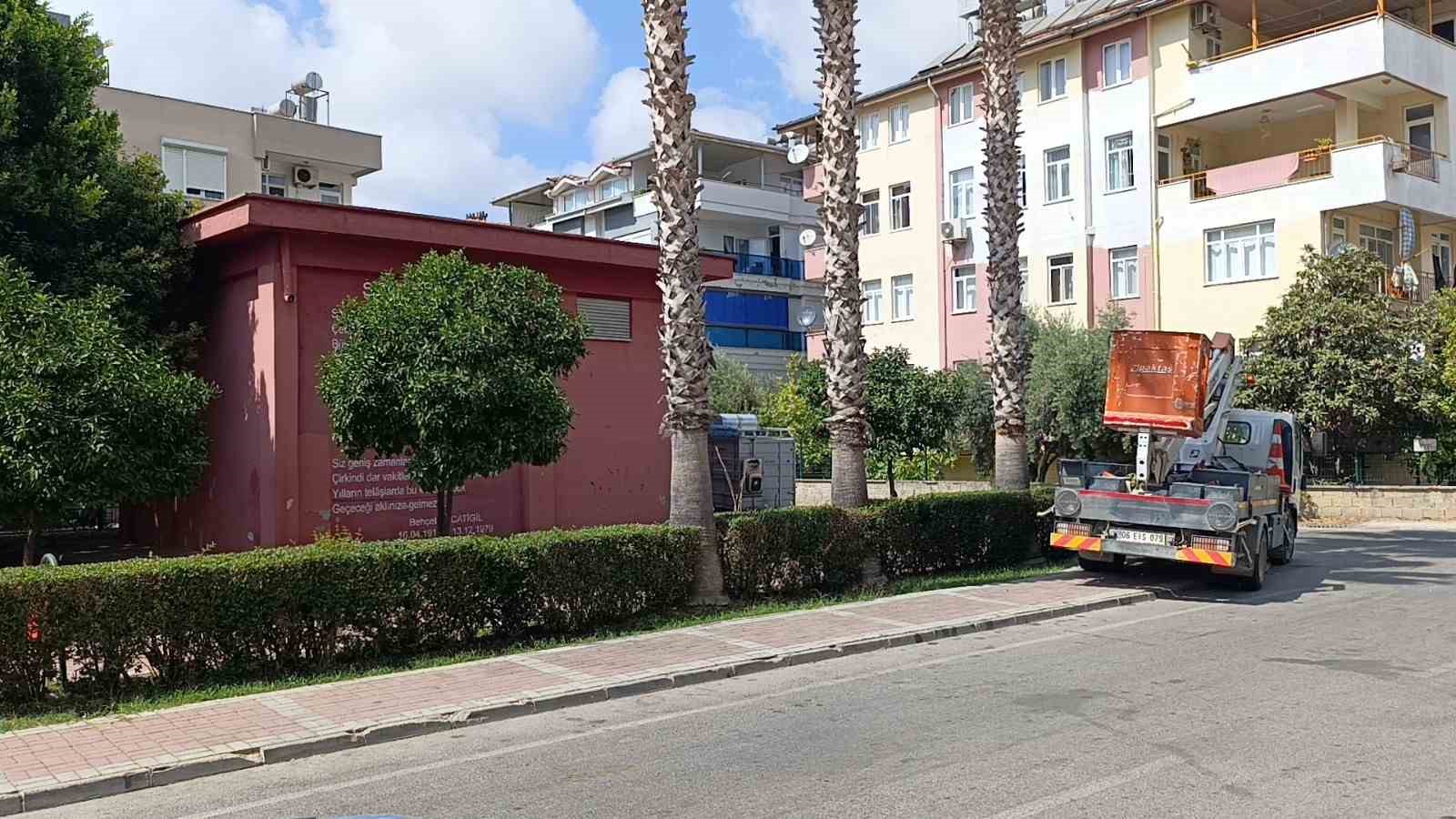 Parktaki trafoda &ccedil;ıkan yangın b&uuml;y&uuml;meden s&ouml;nd&uuml;r&uuml;ld&uuml;
