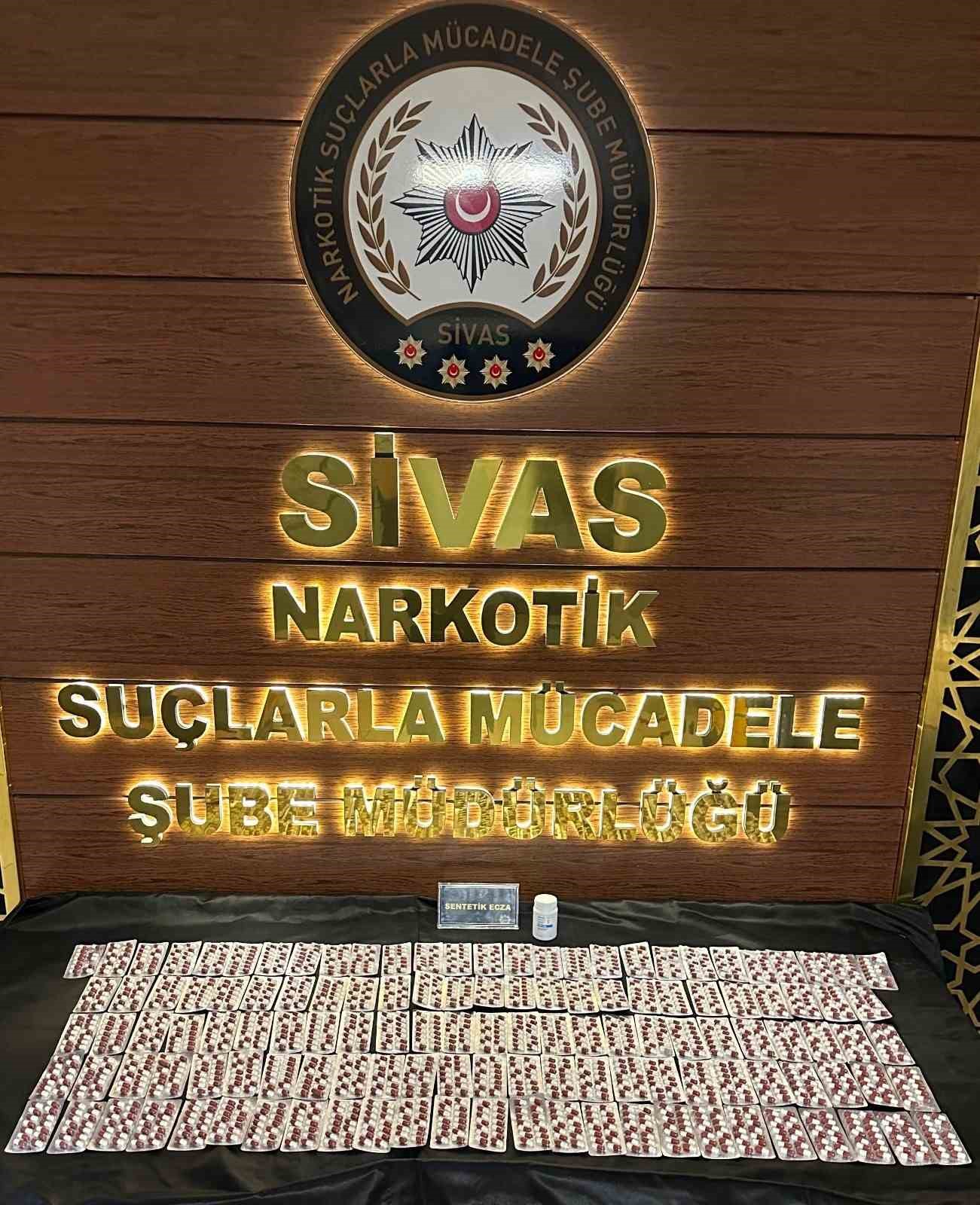 Evinde 795 adet uyuşturucu hap ele ge&ccedil;irildi, tutuklanarak cezaevine konuldu
