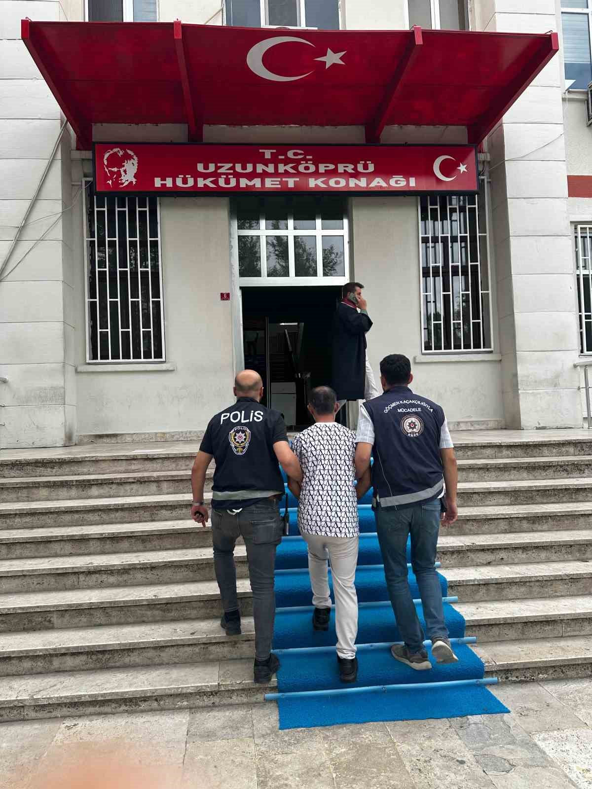 Edirne’de 12 düzensiz göçmen yakalandı, sürücü tutuklandı